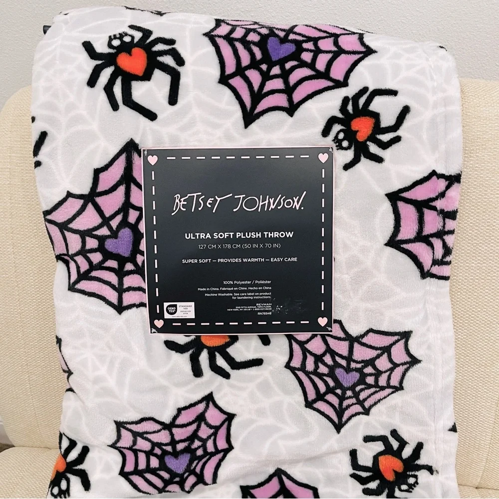 NEW Betsey Johnson Halloween Spider Heart Web‎ Ultra Soft Plush Throw Blanket